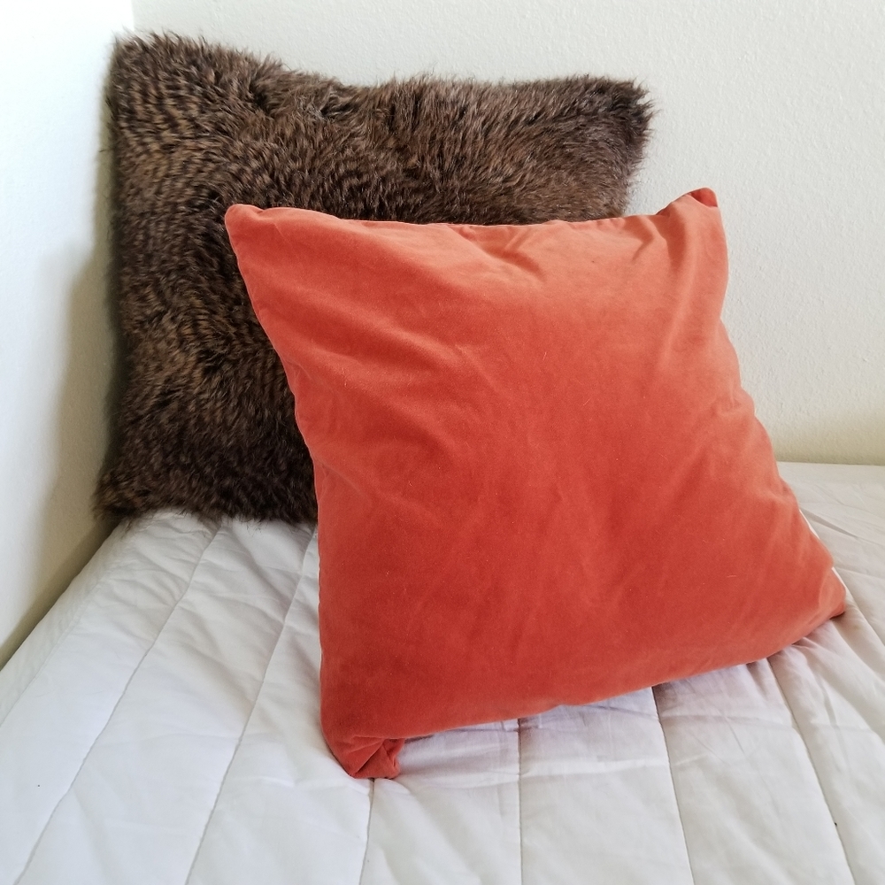 H&M pillowcases fuzzy brown & orange velvet - Picture 5 of 7